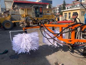 2020年11月11日山西省晉中市昔陽縣公路管理段與河南都市機械設備有限公司合作，在宋段長王隊長凌師傅的精心安排指導下與喬主任祝師傅的積極努力，成功研制出了加寬雙護欄板600mm護欄清洗機